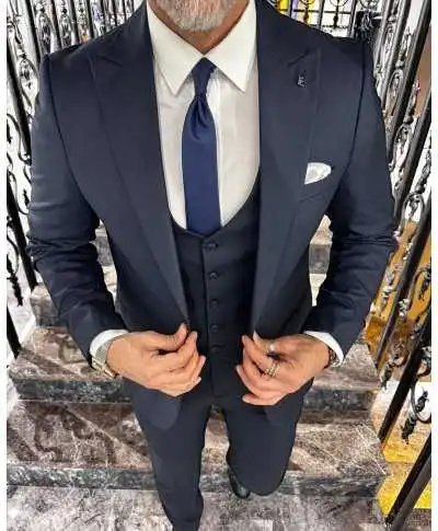 Abito uomo, blu scuro - Con gilet monopetto
