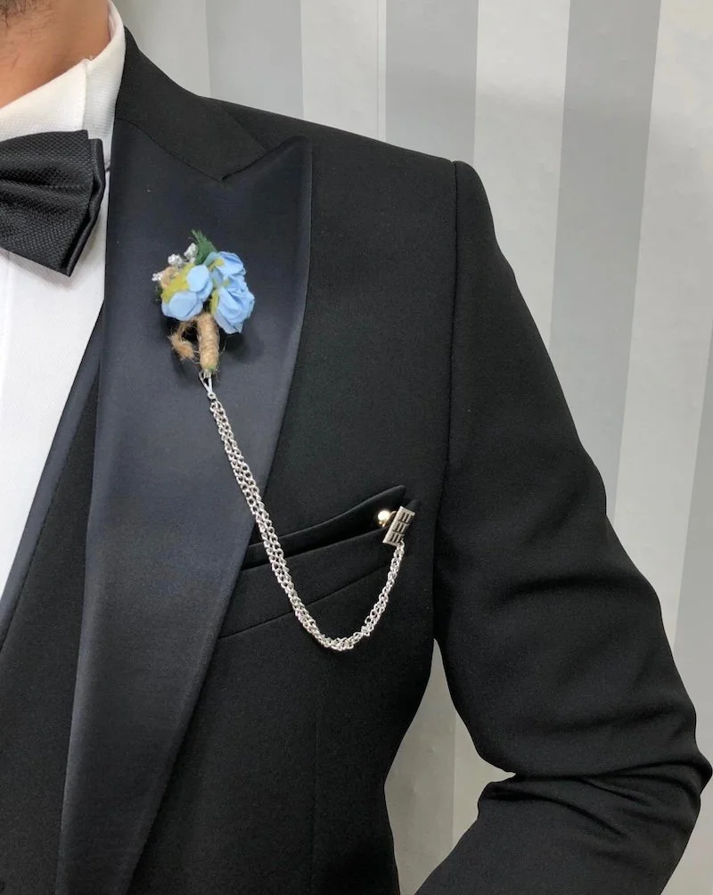 Uomo Dominante In Smoking Con Il Collare Aperto E La Cravatta A Disfatta Image129512082 - Foto 9