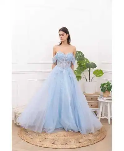 Abito da cerimonia azzurro, Lidia