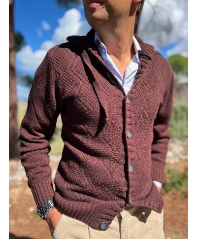 Cardigan uomo marrone con cappuccio e bottoni