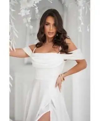 ELEGANCKA SUKNIENKA Z DRAPOWANIEM, ROZCIĘCIEM I BŁYSZCZĄCĄ TKANINĄ