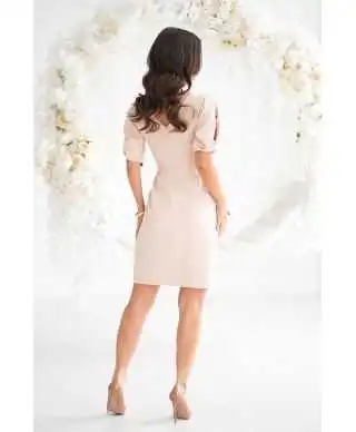 ELEGANCKA DOPASOWANA SUKIENKA Z ODKRYTYMI RAMIONAMI