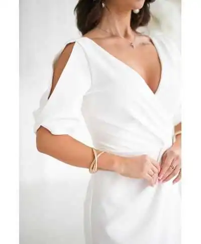 ELEGANCKA SUKIENKA OŁÓWKOWA Z DEKOLTEM