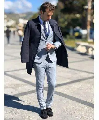 Abito uomo grigio elegante