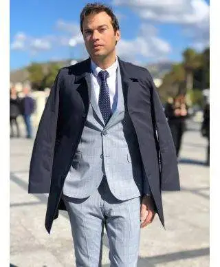 Abito uomo grigio elegante