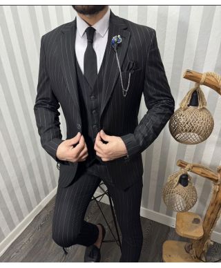 Abito gessato nero a righe bianche con gilet