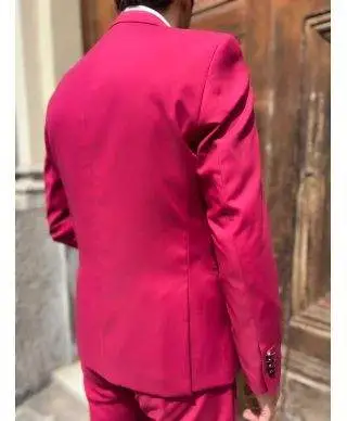Abito uomo da cerimonia rosso fragola slim fit con rever nero in raso - gogolfun.it