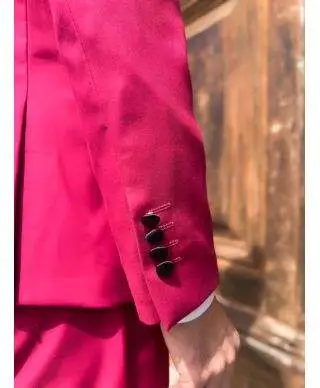 Abito uomo da cerimonia rosso fragola slim fit con rever nero in raso