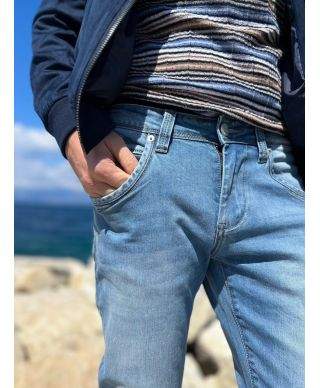 Jeans slim fit in denim chiaro - Abbigliamento uomo online - Gogolfun.it