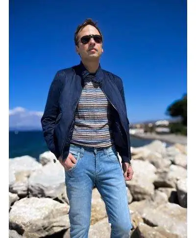 Maglietta multicolor in maglia, base blu - Abbigliamento uomo online - Gogolfun.it