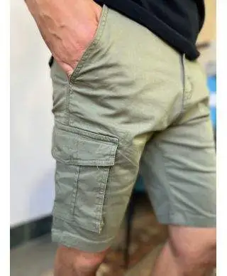Bermuda con tasconi verde militare - Key Jey