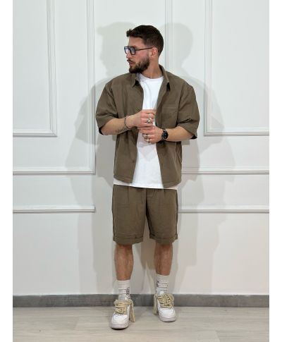 Outfit uomo con bermuda e camicia: il completo estivo perfetto per un look streetwear