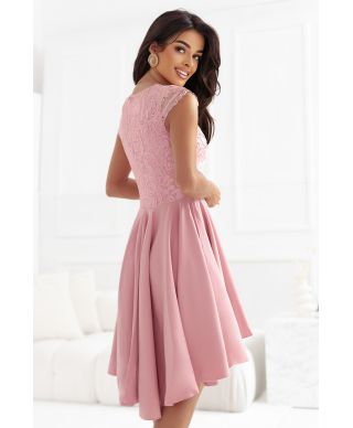  300-7 PATRICIA elegancka sukienka z dłuższym tyłem i koronkowym dekoltem - BRUDNY RÓŻ 