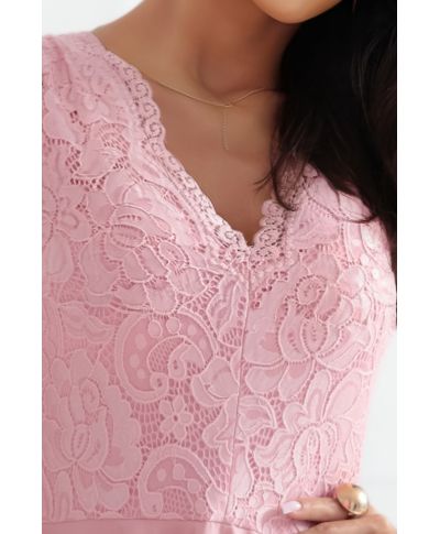  300-7 PATRICIA elegancka sukienka z dłuższym tyłem i koronkowym dekoltem - BRUDNY RÓŻ 