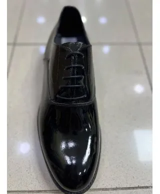 Stringata uomo, nera - Tipos