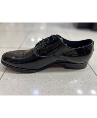 Stringata uomo, nera - Tipos