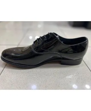 Stringata uomo, nera - Tipos