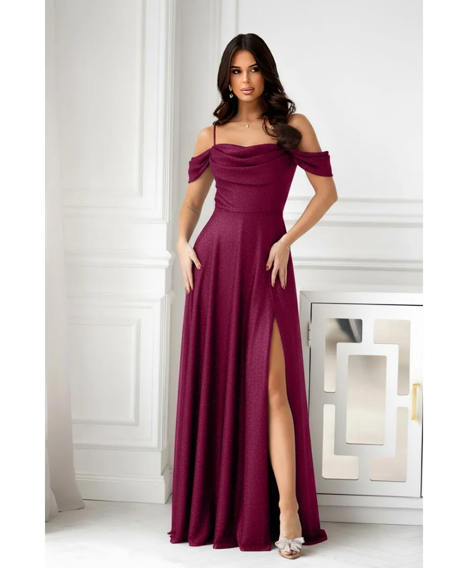 330-10 Elegancka Sukienka Z Drapowaniem, Rozcięciem I Błyszczącą Tkaniną