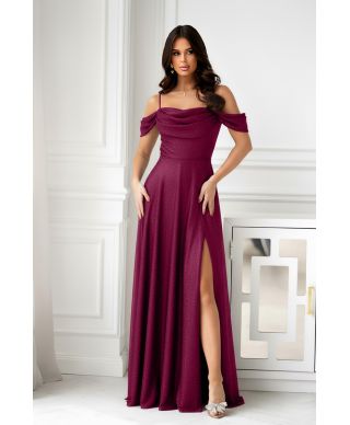 330-10 Elegancka Sukienka Z Drapowaniem, Rozcięciem I Błyszczącą Tkaniną