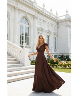  411-15 CRYSTAL satynowa długa suknia z dekoltem - czekoladowa 