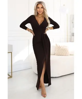  404-14 Elegancka długa sukienka z kopertowym dekoltem i rozcięciem - czekoladowy brąz 