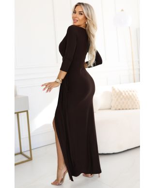  404-14 Elegancka długa sukienka z kopertowym dekoltem i rozcięciem - czekoladowy brąz 