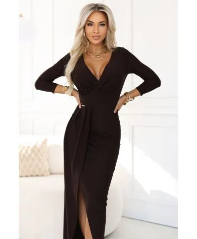  404-14 Elegancka długa sukienka z kopertowym dekoltem i rozcięciem - czekoladowy brąz 