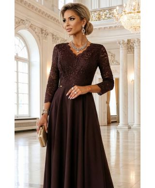  309-14 AMBER elegancka długa koronkowa suknia z dekoltem - czekolada 