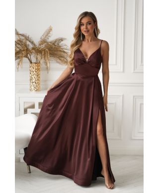 Vestito Lungo Satinato Marrone con Spacco e Schiena Regolabile – Eleganza Intramontabile