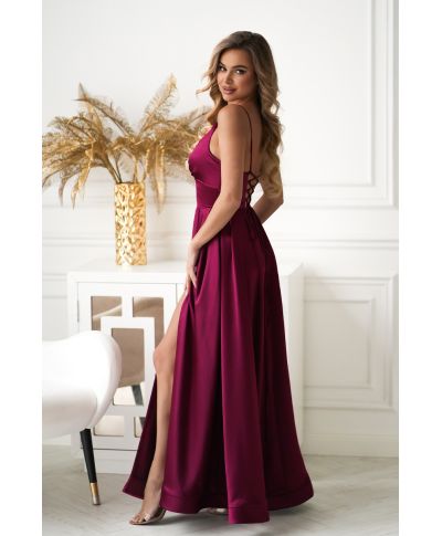 Vestito Lungo da Sera Bordeaux in Satin Lucente – Sensualità e Classe
