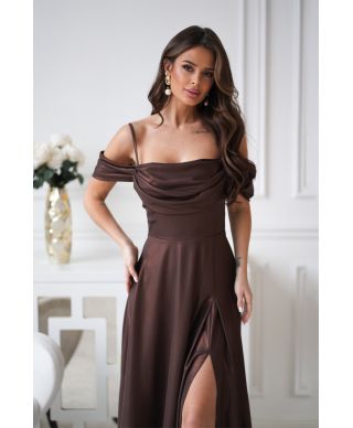 Abito da Cerimonia Marrone Cioccolato con Spalle Scoperte e Gonna Fluida