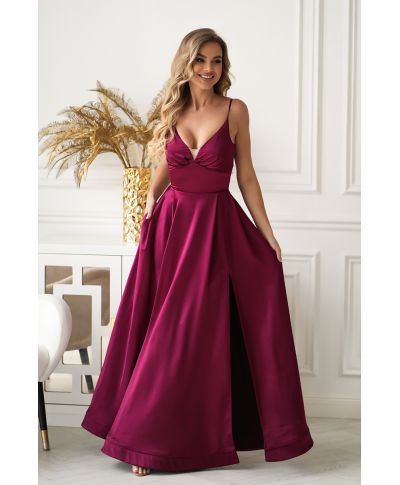 Vestito Lungo da Sera Bordeaux in Satin Lucente – Sensualità e Classe