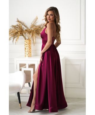 Vestito Lungo da Sera Bordeaux in Satin Lucente – Sensualità e Classe