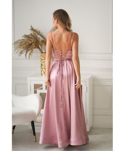 Abito satinato da cerimonia rosa con allacciatura gorset e gonna ampia