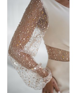 Abito elegante corto- Beige con paillettes e manica mono spalla – Modello tubino asimmetrico