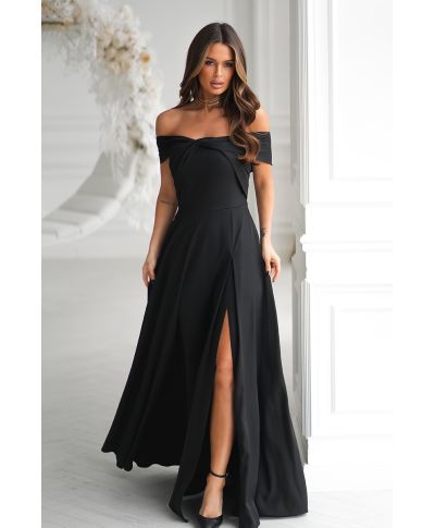 Abito lungo elegante -Tessuto nero luminoso - Spacco - Manichette cadenti sulle braccia