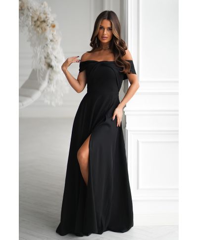 Abito lungo nero elegante con scollo alla spagnola e spacco laterale