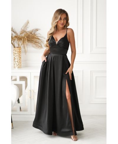 Vestito Lungo Satinato Nero con Spacco e Schiena Regolabile – Ravenna