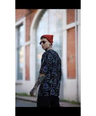 T shirt, teschio cool, over