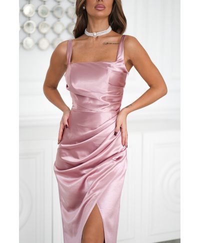 Abito lungo satinato rosa cipria con spacco e corsetto regolabile – Eleganza romantica