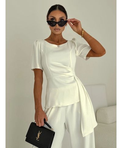 Completo donna ecru elegante con blusa fluida e pantaloni larghi –  Roma - gogolfun.it