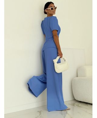 Completo donna elegante azzurro - Pantaloni larghi e blusa con dettaglio fluido – Roma