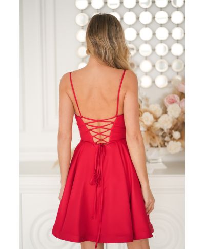 Mini abito rosso in tessuto broccato con schiena a corsetto – elegante e femminile