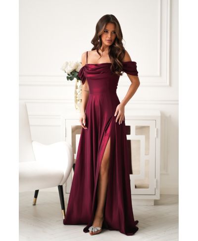 Abito da Cerimonia Lampone con Spalle Scoperte e Gonna Fluida – Raffinatezza Moderna