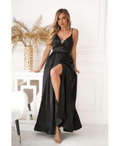 Vestito Lungo Satinato Nero con Spacco e Schiena Regolabile – Ravenna