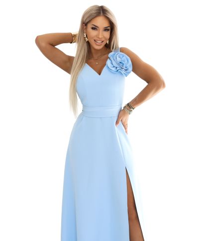 Abito lungo elegante azzurro con fiore sulla spalla e spacco laterale -  Aveline  - gogolfun.it