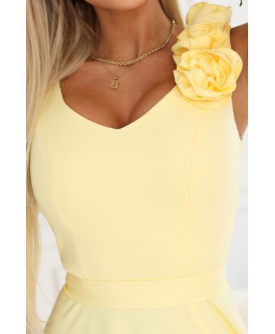 Abito lungo elegante giallo pastello con fiore decorativo e scollo a V – Nayla - gogolfun.it