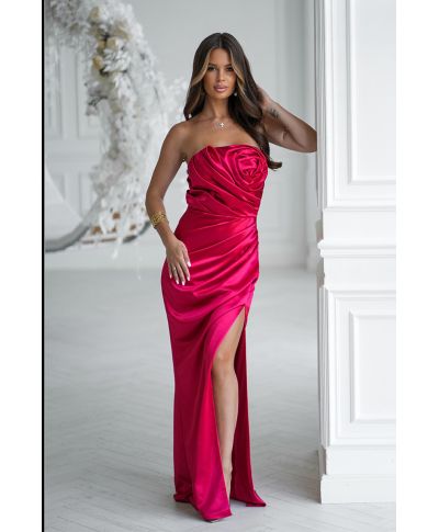 Abito lungo satinato rosso con rosa drappeggiata e Spacco - ROSE