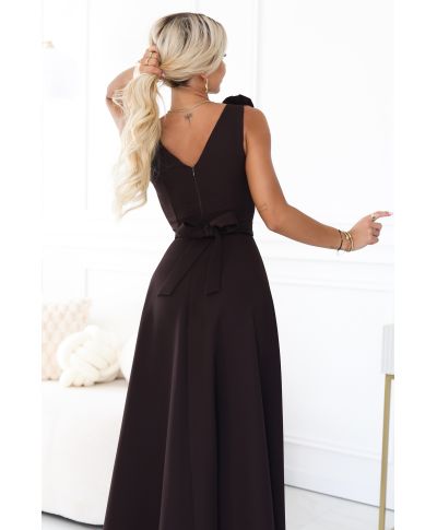 Abito lungo da sera elegante con spacco e rosa – marrone cioccolato – NAYLA - GOGOLFUN.IT