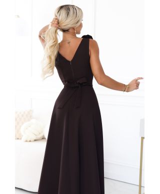  643-10 Elegancka wieczorowa suknia maxi z rozcięciem i różami - czekoladowy brąz 
